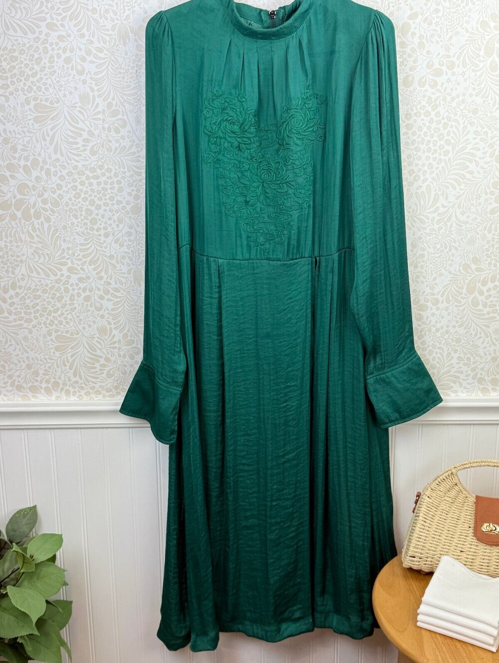 Free People Green High Slit Embroidered Front Midi Dress - Size - Medium - NWT - Picture 8 of 10